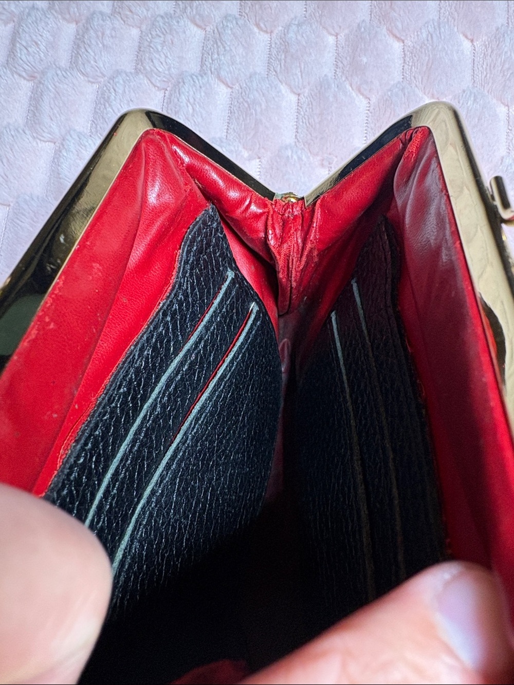 Y2K/ Vintage Dooney & Bourke Pebbled Kiss-Lock Coin Pouch with Gold Hardware - Picture 10 of 16